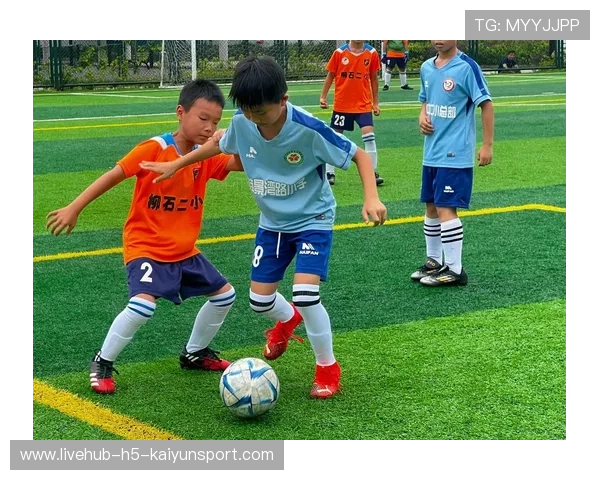 足球训练中是否融入跨项目体能技巧，足球专项体能训练的特点