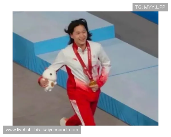 颁奖仪式！广东夺团体金牌 全红婵复出满脸笑容，全红婵广东比赛视频